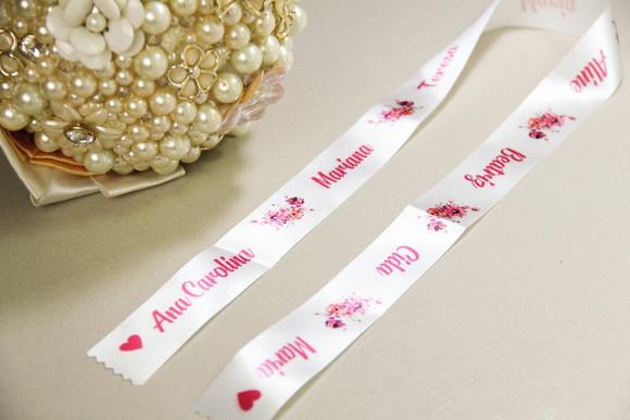 Fita nomes para a barra do vestido de noiva