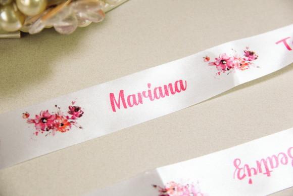 Fita nomes para a barra do vestido de noiva