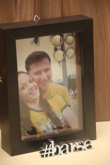 Quadro para alianças de namoro