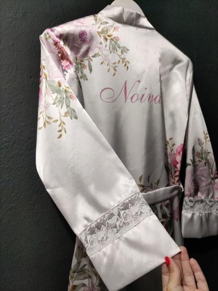 Robe Longo Estampado com Renda na Manga