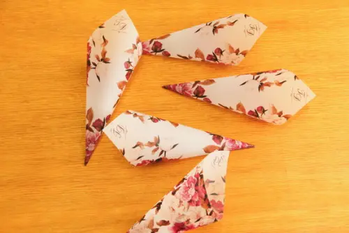 Cone para pétalas