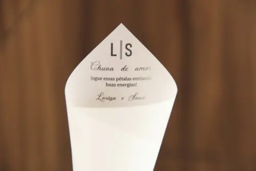 Cone para pétalas
