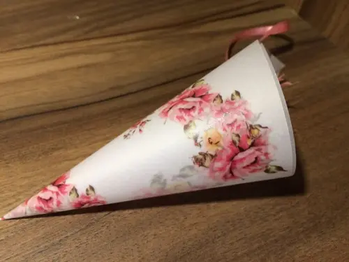 Cone para pétalas