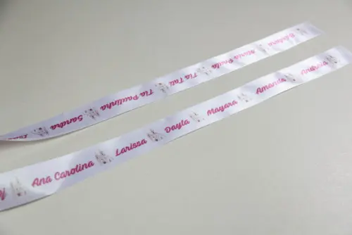 Fita nomes para a barra do vestido de noiva