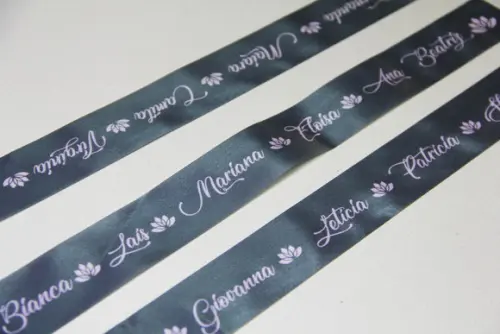 Fita nomes para a barra do vestido de noiva
