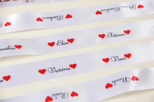 Fita nomes para a barra do vestido de noiva