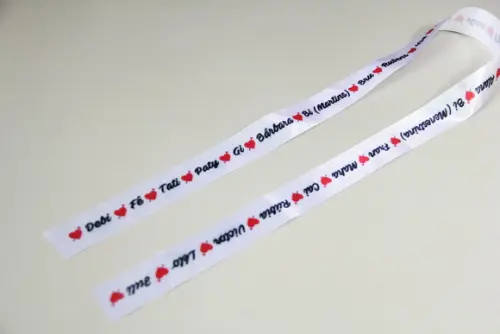 Fita nomes para a barra do vestido de noiva