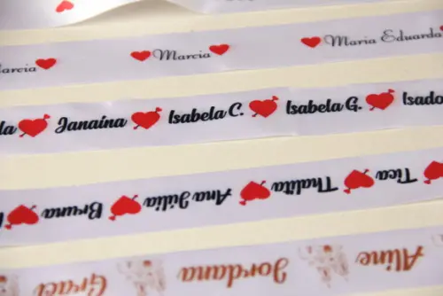 Fita nomes para a barra do vestido de noiva