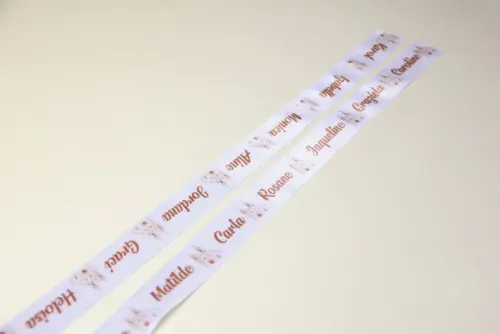 Fita nomes para a barra do vestido de noiva
