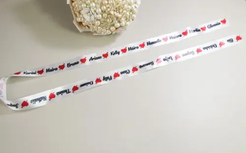 Fita nomes para a barra do vestido de noiva