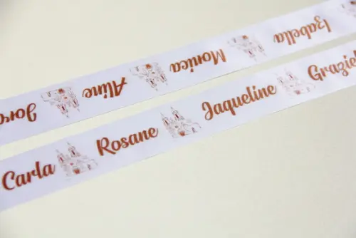 Fita nomes para a barra do vestido de noiva