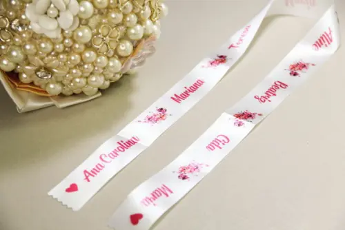 Fita nomes para a barra do vestido de noiva