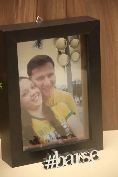 Quadro para alianças de namoro
