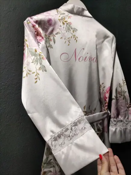 Robe Longo Estampado com Renda na Manga