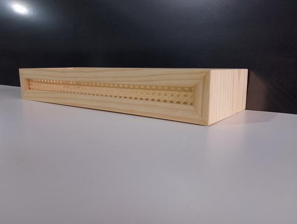 Prateleira Porta Decorações em Pinus com Palha Indiana