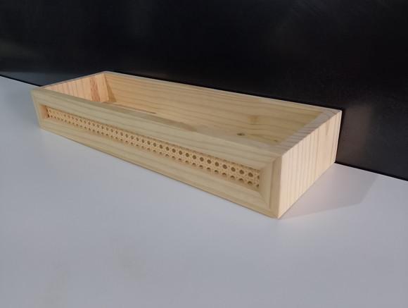 Prateleira Porta Decorações em Pinus com Palha Indiana
