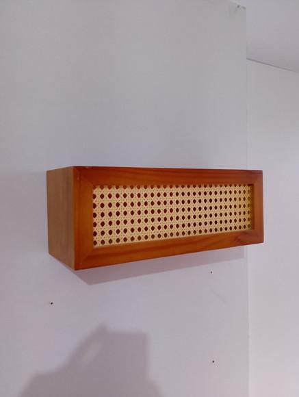 Prateleira Porta Decorações em Pinus com Palha Indiana