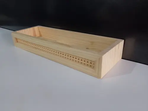 Prateleira Porta Decorações em Pinus com Palha Indiana