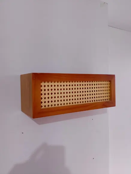 Prateleira Porta Decorações em Pinus com Palha Indiana