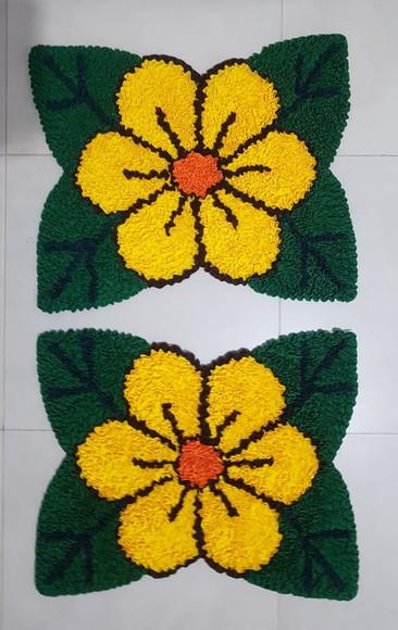 2 Tapetes de Flores Amarelas em Frufru Antiderrapante