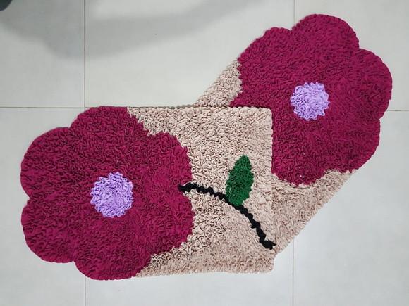 2 Tapetes de Flor Rosa em Frufru Antiderrapante