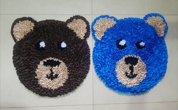2 Tapetes de Urso em Frufru Antiderrapante
