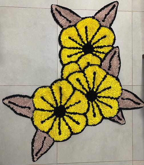 2 Tapetes Frufru Flor Amarela Antiderrapante