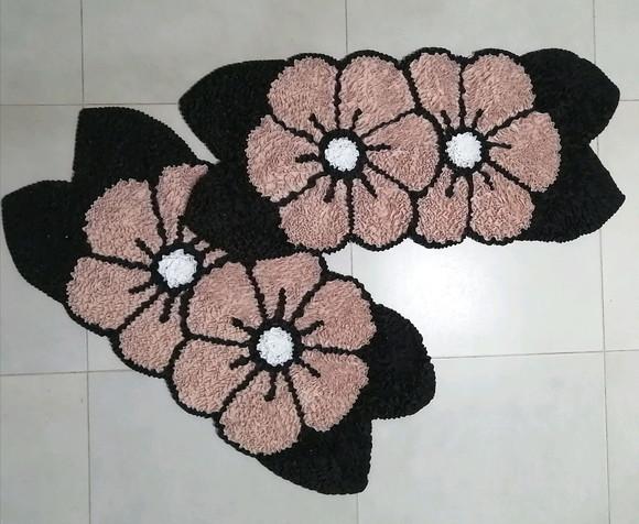 2 Tapetes Frufru Flor Bege Antiderrapante