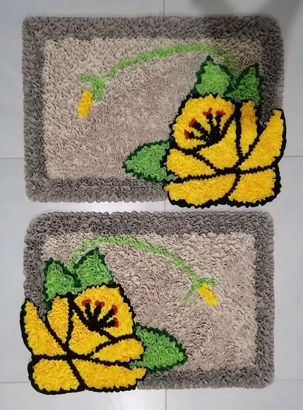 2 Tapetes Frufru Flor Amarela Antiderrapante