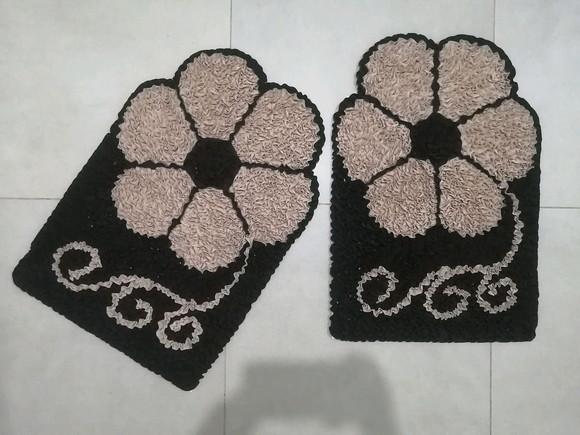 2 Tapetes Frufru Flor Bege Antiderrapante