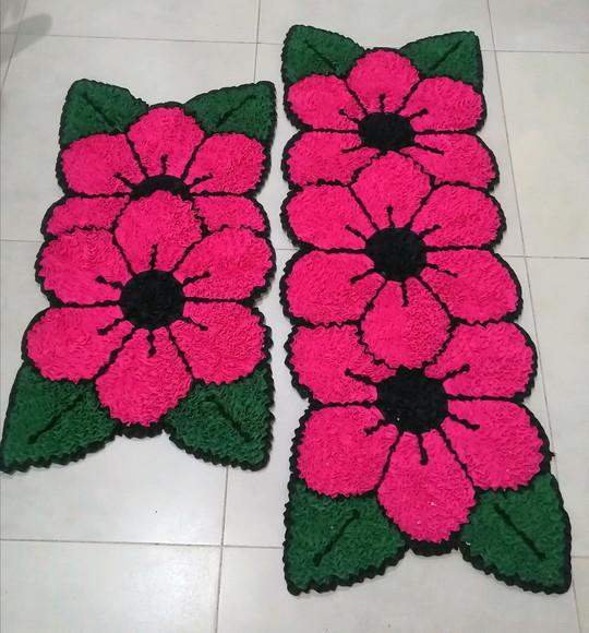 2 Tapetes Frufru Flor Rosa Antiderrapante