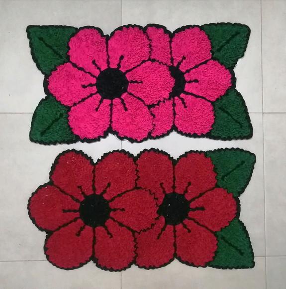2 Tapetes Frufru Flor Rosa e Vermelha Antiderrapante