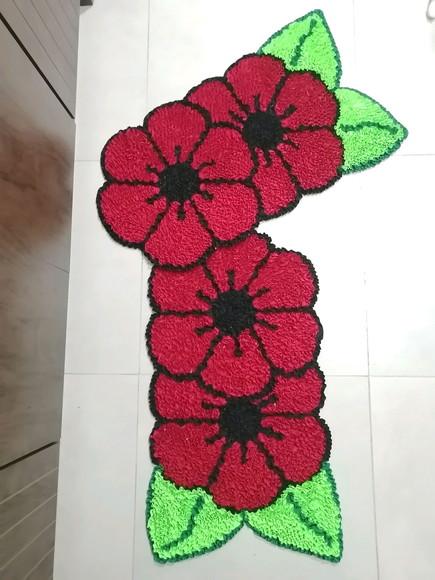 2 Tapetes Frufru Flor Vermelha Antiderrapante