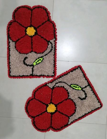 2 Tapetes Frufru Flor Vermelha Antiderrapante