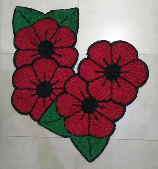 2 Tapetes Frufru Flor Vermelha Antiderrapante