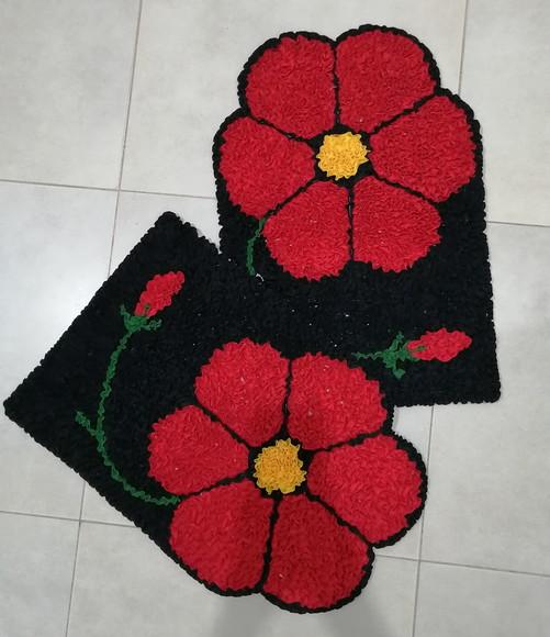 2 Tapetes Frufru Flor Vermelha Antiderrapante