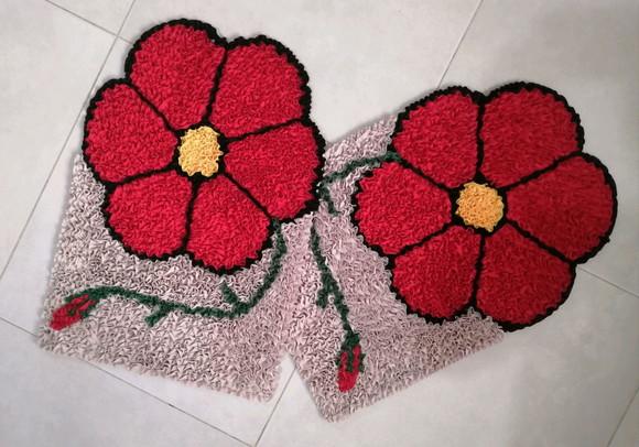2 Tapetes Frufru Flor Vermelha Antiderrapante