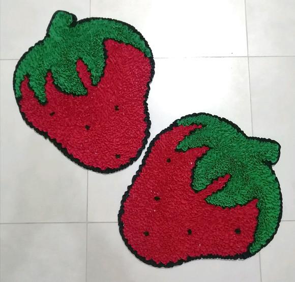2 Tapetes Frufru Morango Antiderrapante