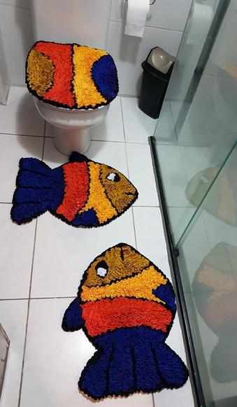 Jogo Banheiro de Peixe em Frufru com Antiderrapante