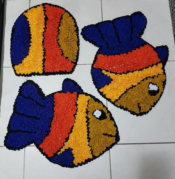 Jogo Banheiro de Peixe em Frufru com Antiderrapante