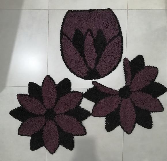 Jogo Banheiro Flor Marrom em Frufru Antiderrapante