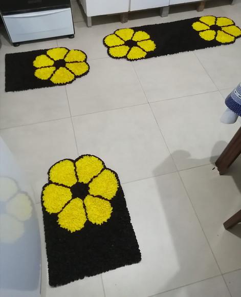 Jogo Cozinha Flor Amarela em Frufru Antiderrapante