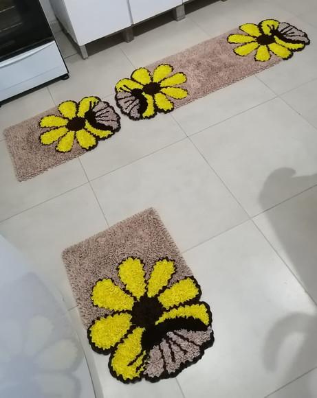Jogo Cozinha Flor Amarela em Frufru Antiderrapante