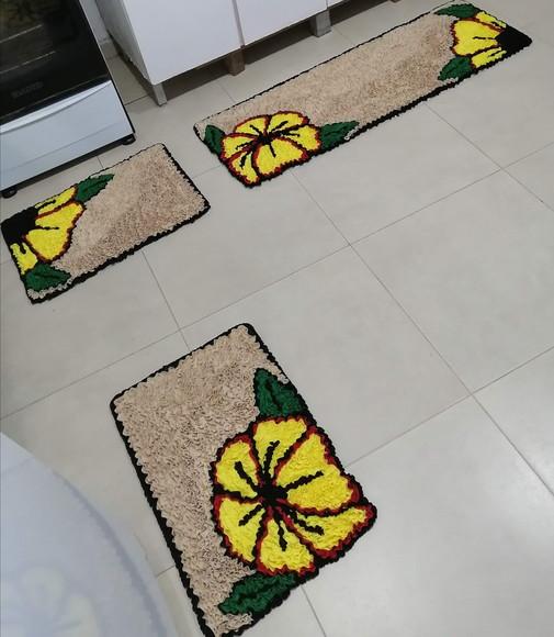 Jogo Cozinha Flor Amarela em Frufru Antiderrapante