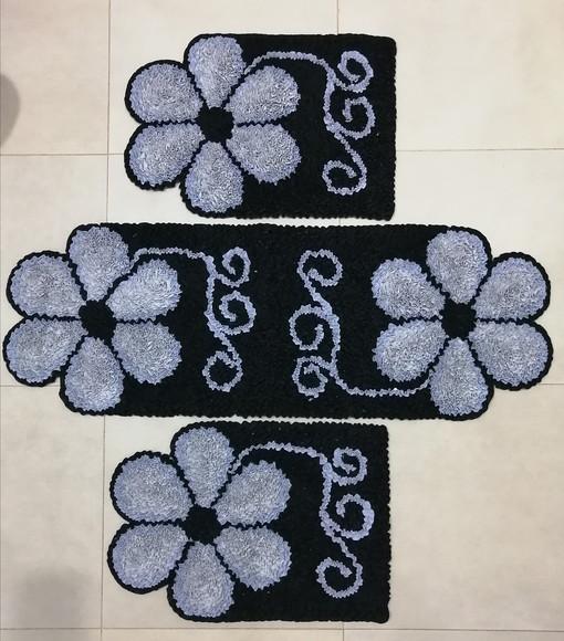 Jogo de Cozinha Flor Cinza em Frufru Antiderrapante