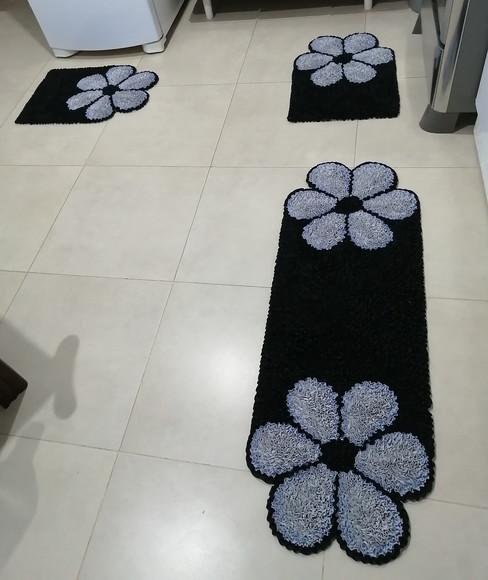 Jogo de Cozinha Flor Cinza em Frufru Antiderrapante