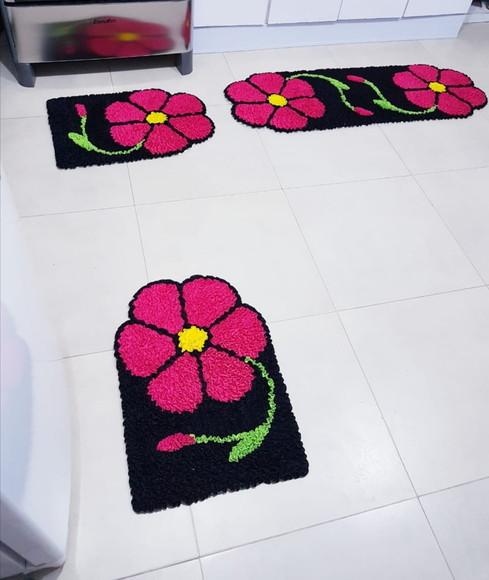 Jogo de Cozinha Flor Rosa em Frufru Antiderrapante