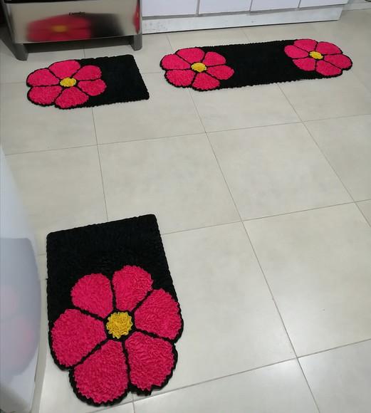 Jogo de Cozinha Flor Rosa em Frufru Antiderrapante