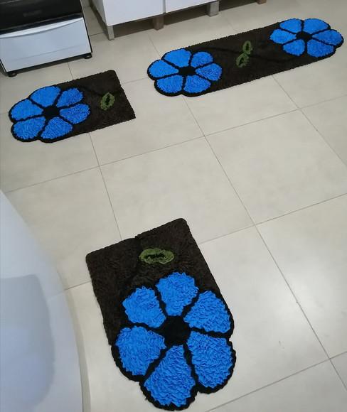 Jogo de Flor Azul em Frufru com antiderrapante