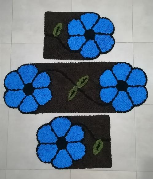 Jogo de Flor Azul em Frufru com antiderrapante